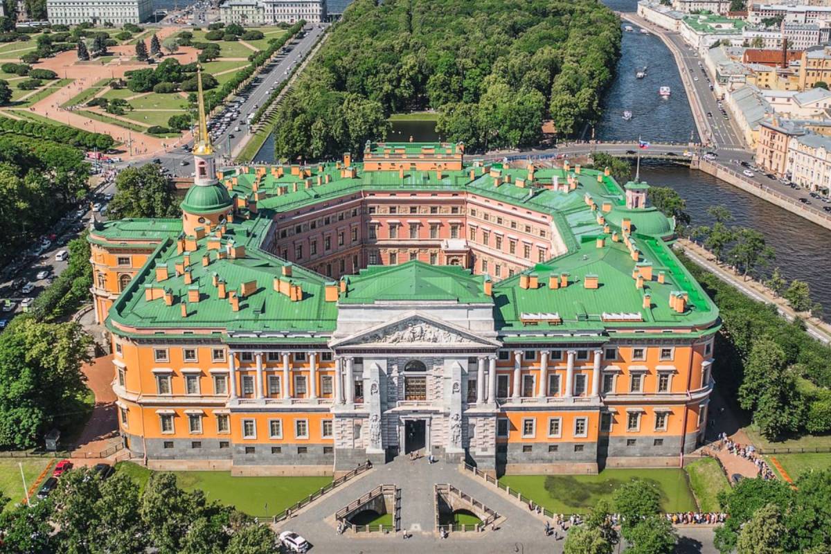 Михайловский замок в Санкт-Петербурге