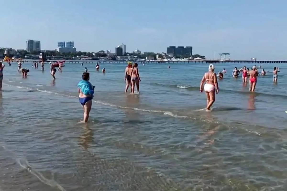 Очистили пляжи и море: купальный сезон в Анапе официально открылся